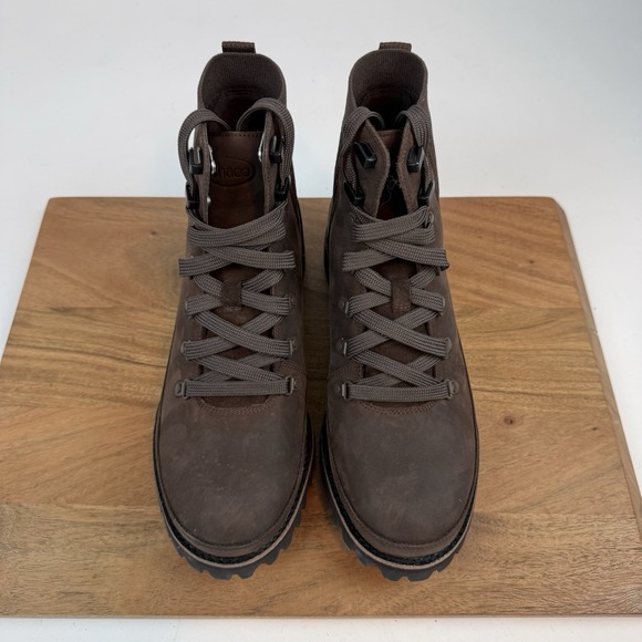 New NWOB Mens Chaco Field Lace Waterproof Leather Outdoor Boots Size 7.5 M